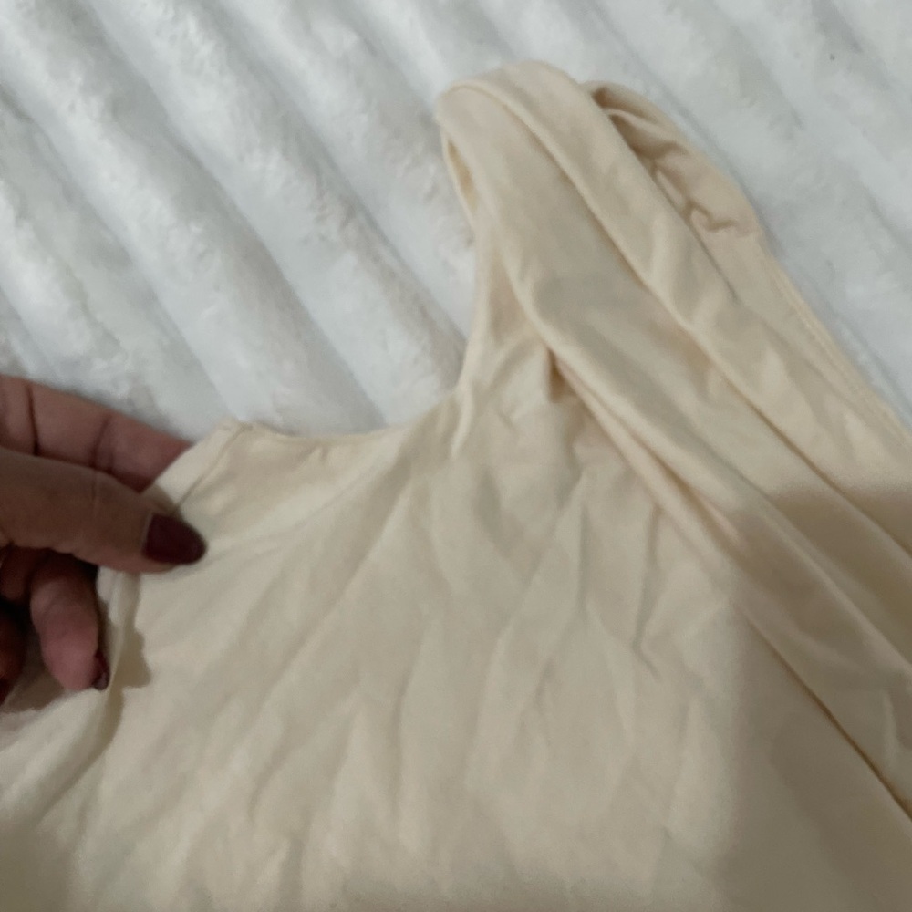 Reformation Cream Off-Shoulder Stretch blouse - Picture 4 of 16